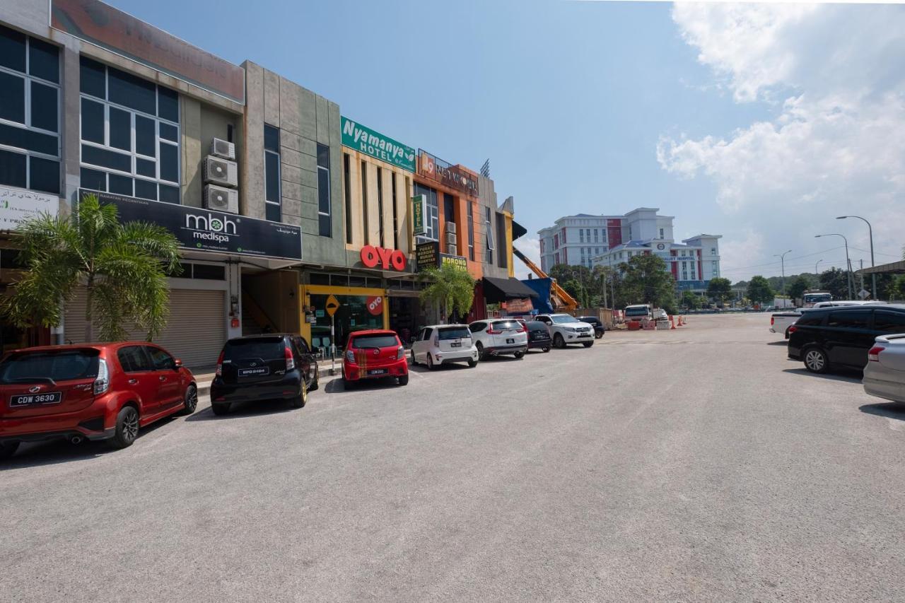 Oyo 89981 Nyamanya Hotel Kuantan Exterior foto