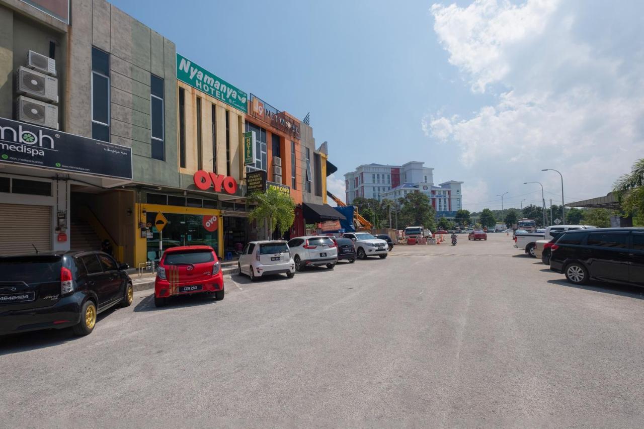 Oyo 89981 Nyamanya Hotel Kuantan Exterior foto